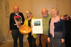 Thor-Ivar Olsen, Anne-Lise Eriksen og Paul Henriksen sammen med styreleder i OF Inger Johanne Bjørnstad